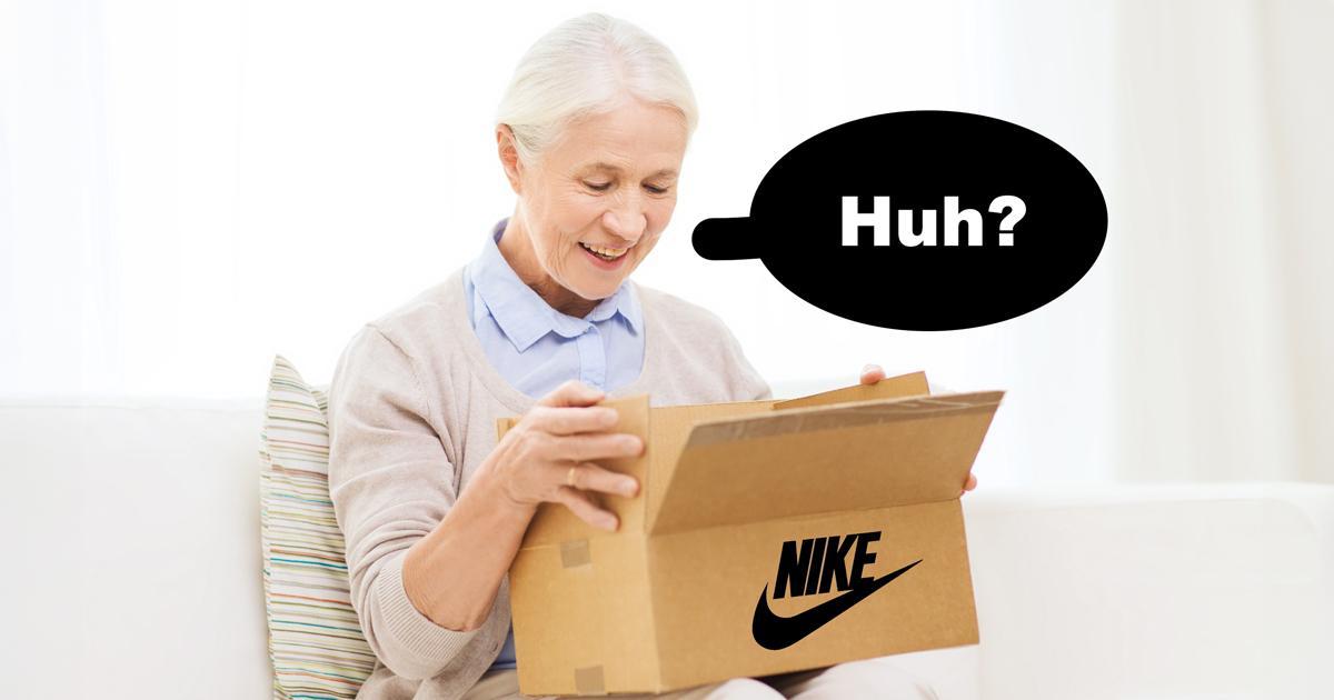 Vrouw heeft online sneakers besteld maar als ze het pakketje ontvangt en openmaakt gebeurt er dit (13 screens)